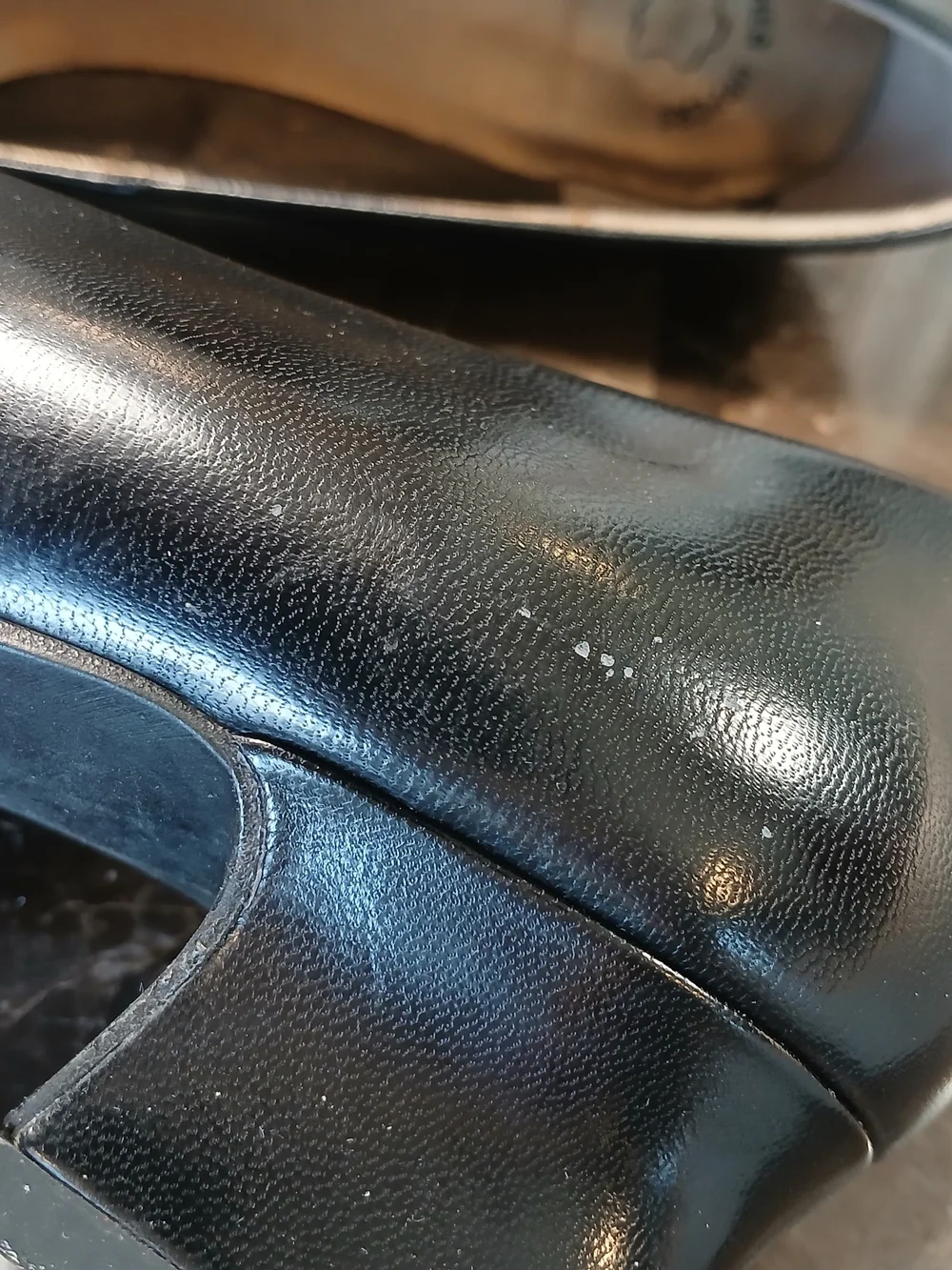 Hush Puppies Black Leather Slip-On 1.5